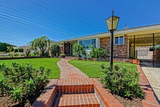 13775 Ramona Ave in Hawthorne, CA - Building Photo - Building Photo