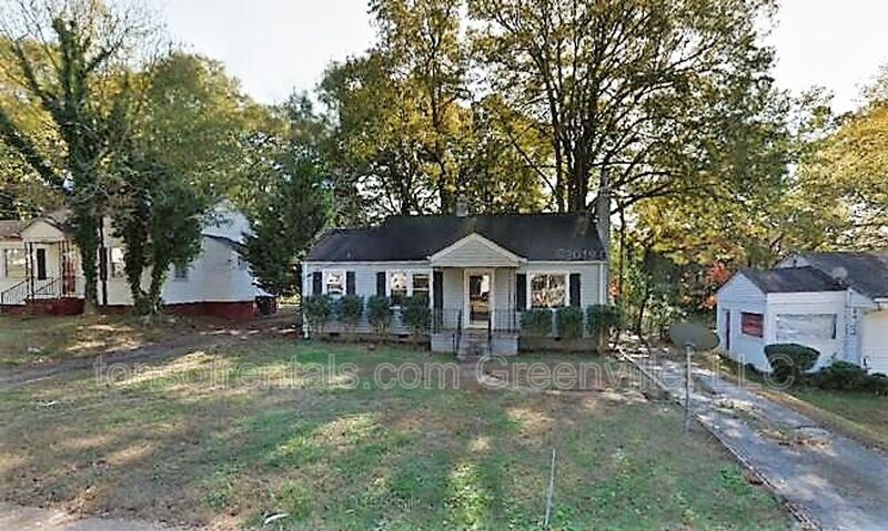 123 Pleasant Ridge Ave in Greenville, SC - Building Photo