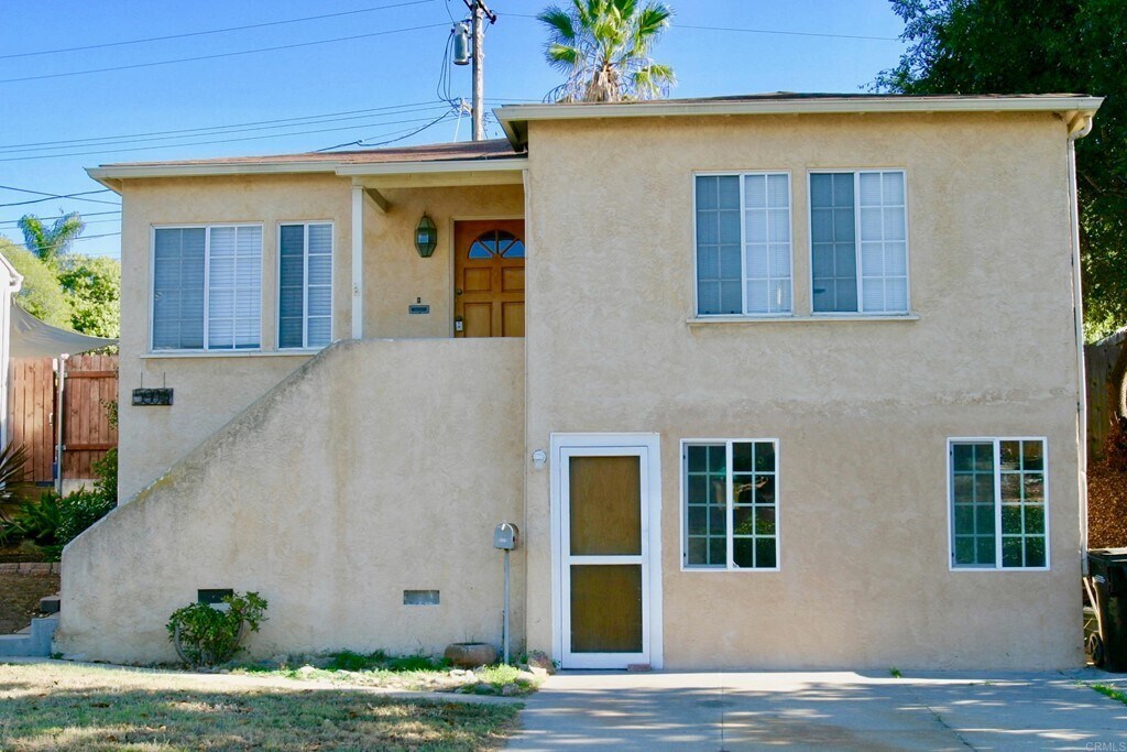 5901 Vale Way in San Diego, CA - Foto de edificio