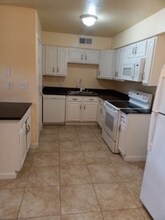 1715 W Clinton Ave in Fresno, CA - Foto de edificio - Building Photo
