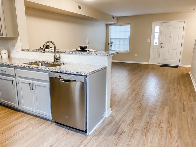 200 East Avenue Apartments and Townhomes in Rochester, NY - Building Photo - Building Photo