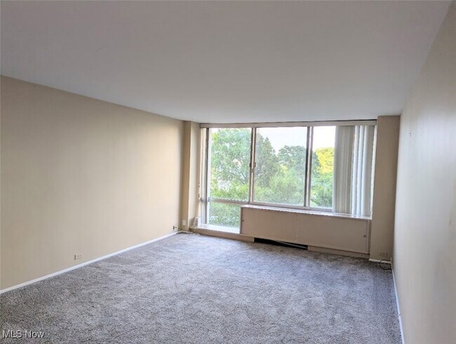 12700 Lake Ave in Lakewood, OH - Building Photo - Building Photo