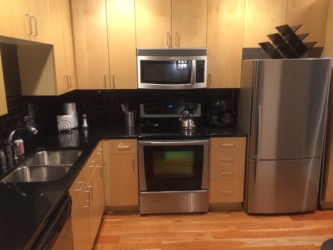 1700 Bassett St, Unit 922 in Denver, CO - Foto de edificio - Building Photo