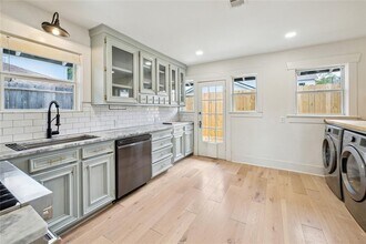 827 Ralfallen St in Houston, TX - Building Photo - Building Photo