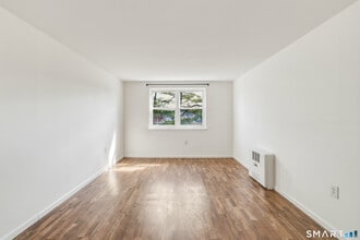 889 Farmington Ave in West Hartford, CT - Building Photo - Building Photo