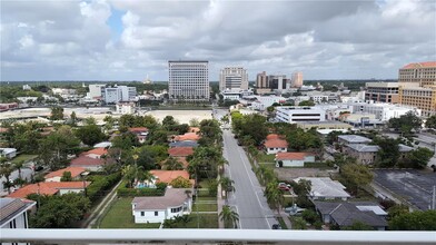 2351 Douglas Rd, Unit 904 in Miami, FL - Building Photo - Building Photo