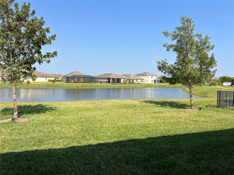 12767 SW Phoenix Dr in Port St. Lucie, FL - Building Photo