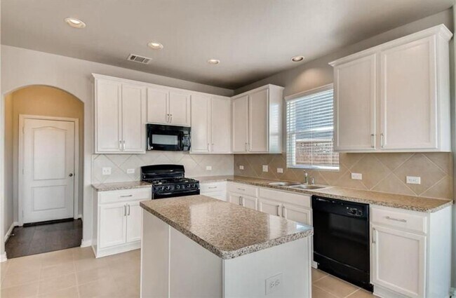 117 Mollie Dr in Hutto, TX - Building Photo - Building Photo