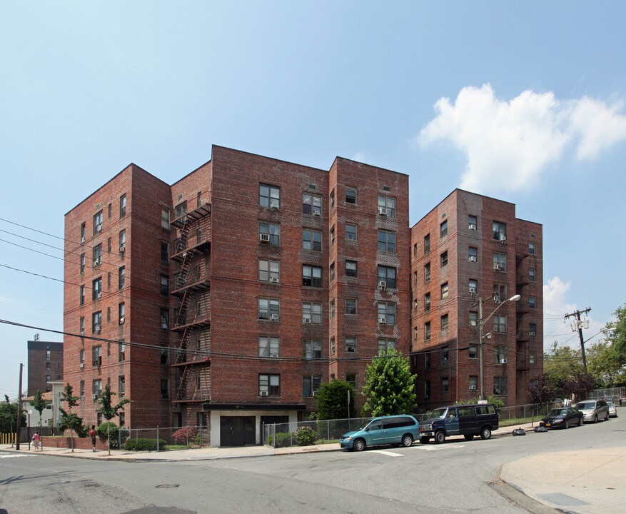 22-11 Brookhaven Ave in Far Rockaway, NY - Building Photo