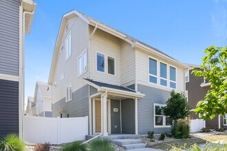4734 N Tower Ct in Denver, CO - Building Photo - Building Photo