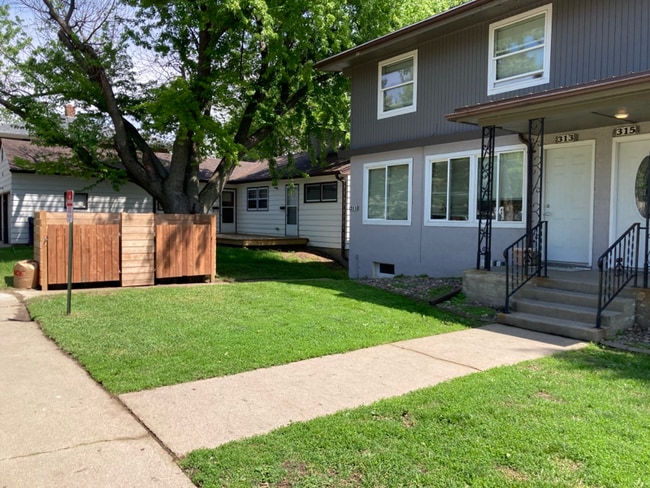 313-319 W 34th St in Sioux Falls, SD - Building Photo - Building Photo