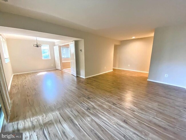 property at 1646 Parkcrest Cir