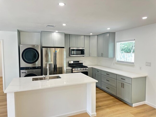 property at 2902 Spring Cir