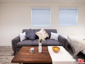 1147 W 37th St in Los Angeles, CA - Building Photo - Building Photo