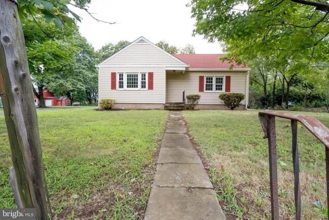 property at 912 Hilltown Pike