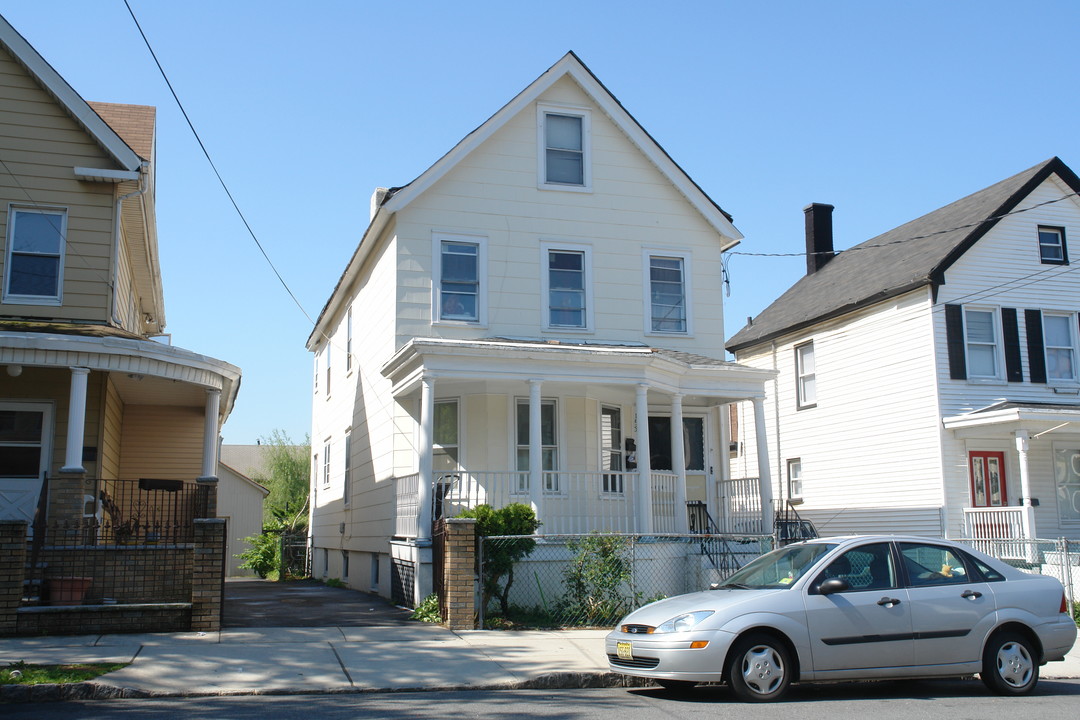 153 Gordon St in Perth Amboy, NJ - Building Photo