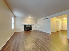 6312 Satin Wood Dr in Burlington, KY - Foto de edificio - Building Photo