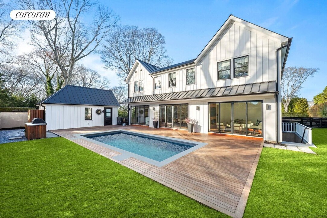 76 Crescent St in Sag Harbor, NY - Building Photo