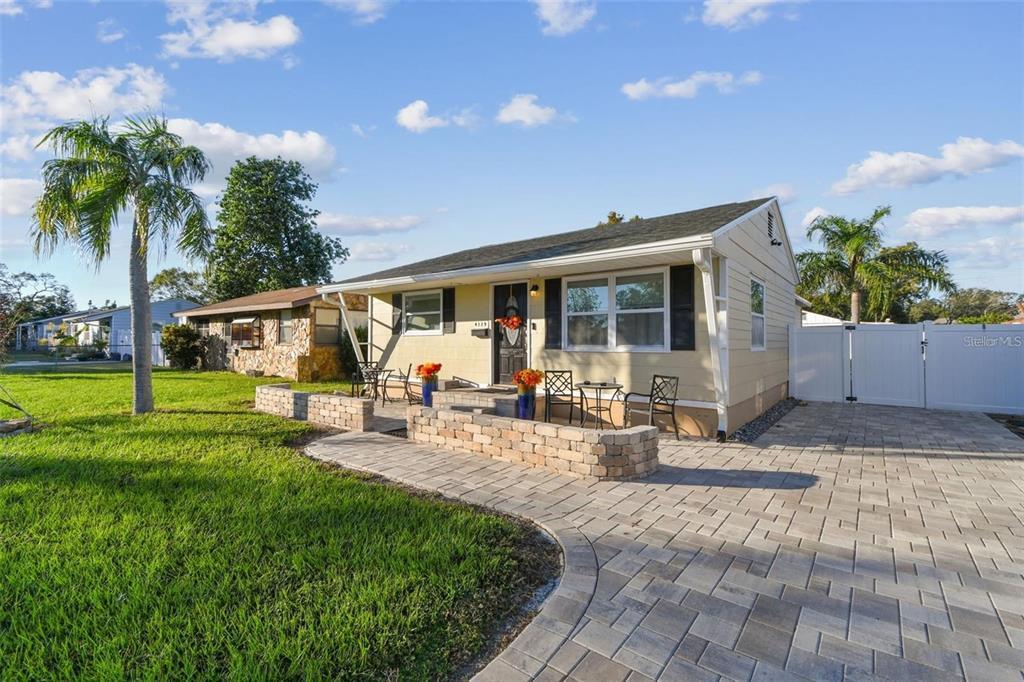 4129 36th Ave N in St. Petersburg, FL - Building Photo