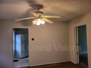1553 N Walnut Grove Ave in Decatur, IL - Building Photo - Building Photo