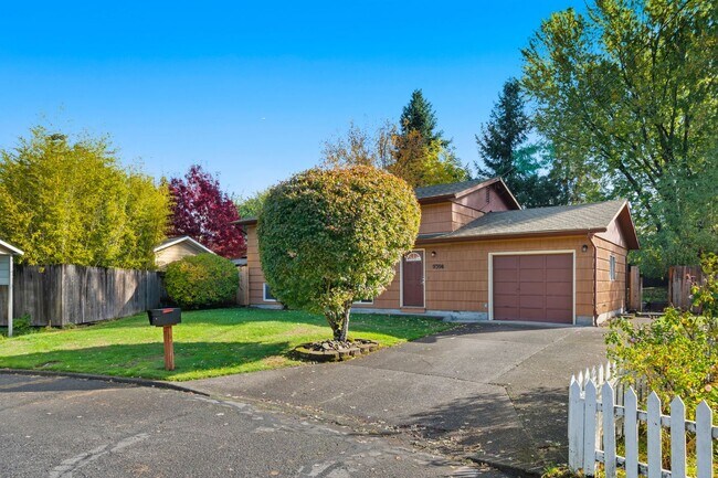 9394 SE Mason Cir in Milwaukie, OR - Building Photo - Building Photo