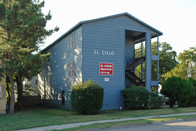 El Cielo Apartments in Dallas, TX - Foto de edificio - Building Photo