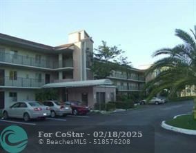 2212 S Cypress Bend Dr in Pompano Beach, FL - Foto de edificio