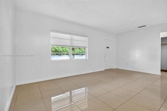 2744 SW 23rd Ter in Miami, FL - Building Photo - Building Photo