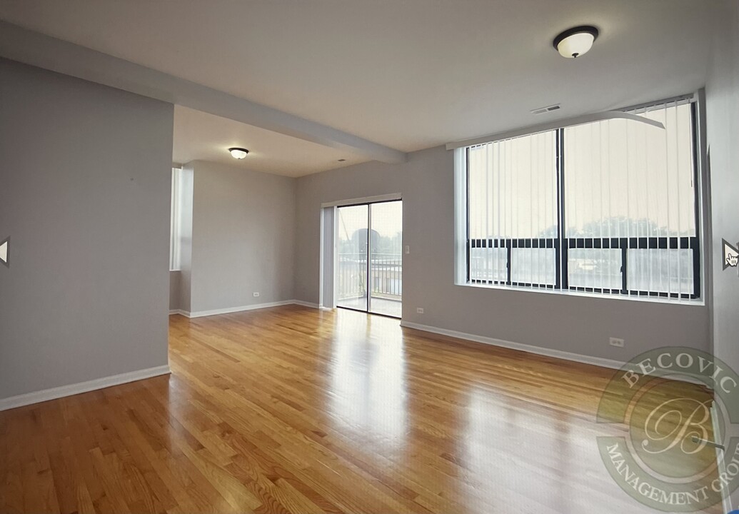 2505 W Howard St, Unit 406 in Chicago, IL - Building Photo