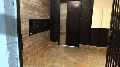 14746 Delano St-Unit -4 in Los Angeles, CA - Building Photo - Building Photo