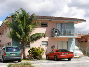 425 E 24th St in Hialeah, FL - Building Photo - Building Photo