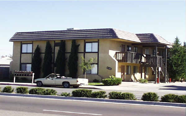 4108 W Avenue L in Lancaster, CA - Foto de edificio - Building Photo