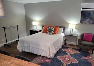 815 Clay St, Unit Apt A in Raleigh, NC - Foto de edificio - Building Photo