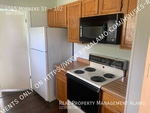 4545 Hoeneke Dr in Kirby, TX - Building Photo - Building Photo