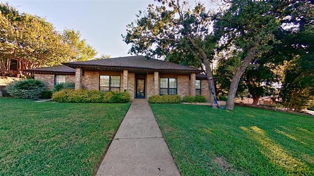 2628 Riveroaks Dr in Arlington, TX - Building Photo