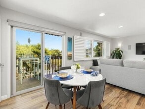 155 Rosebay Dr in Encinitas, CA - Building Photo - Building Photo