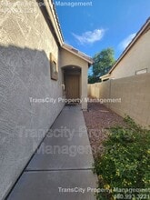 10813 W Virginia Ave in Avondale, AZ - Foto de edificio - Building Photo