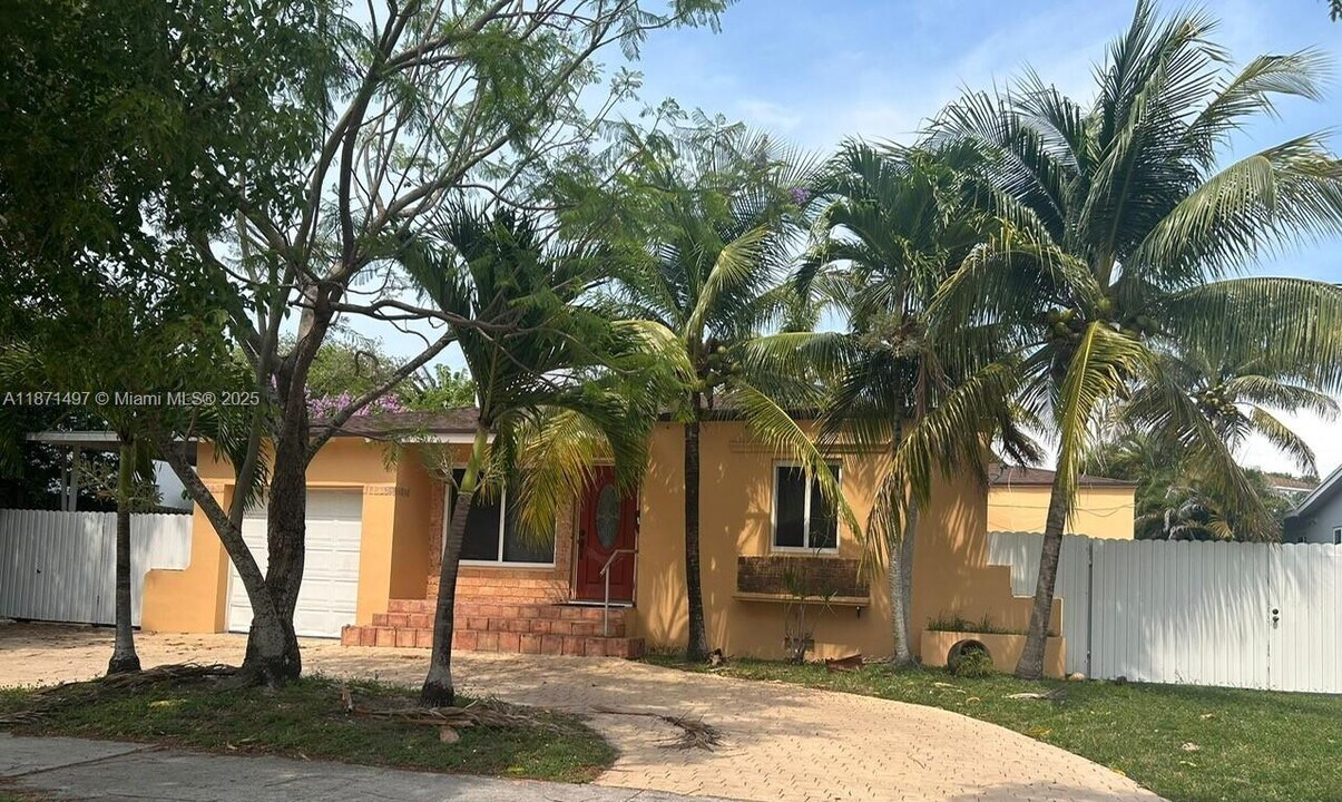 1575 SW 12th Ave in Miami, FL - Building Photo