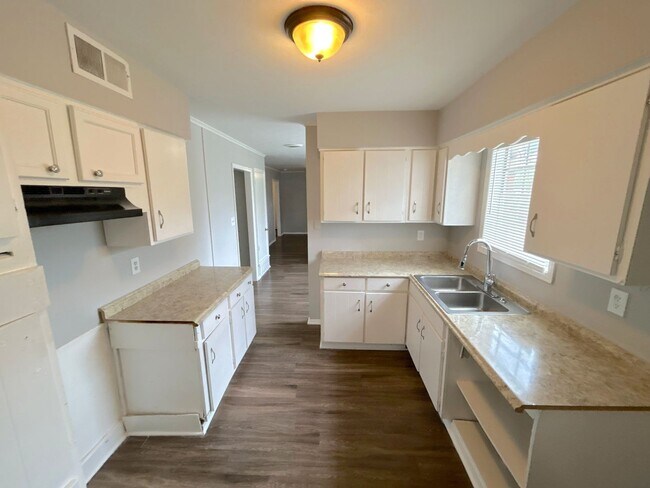 4235 Camelot Ave in Memphis, TN - Building Photo - Building Photo