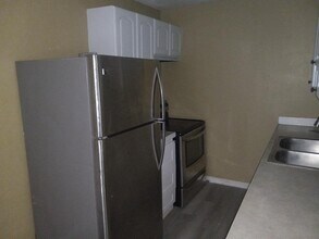 7909 50th Ave N in St. Petersburg, FL - Building Photo - Building Photo