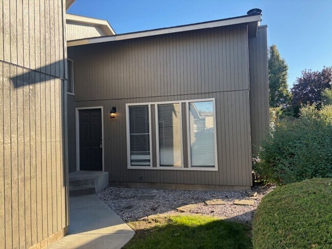 1212 N Burns Rd in Spokane Valley, WA - Building Photo - Building Photo