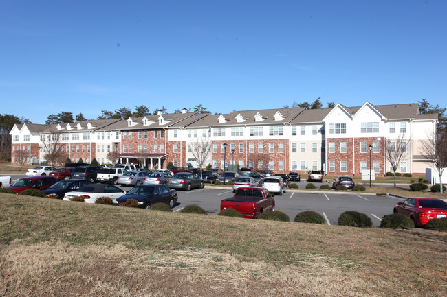 Harris Pointe (55+ Community) in Eden, NC - Building Photo - Building Photo