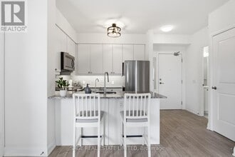 3655 Kingston Rd in Toronto, ON - Building Photo - Building Photo