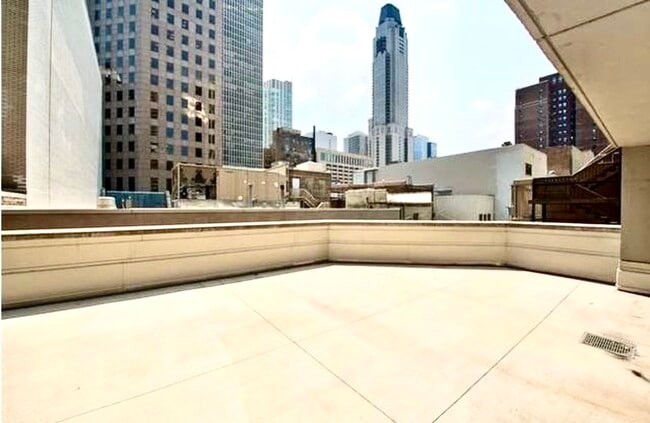 129 E Bellevue Pl, Unit 301