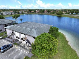 13261 SW 17th Ln in Miami, FL - Building Photo