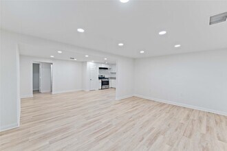 2101 W Gulf St in Baytown, TX - Building Photo - Building Photo