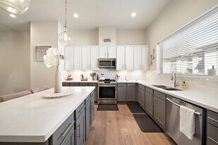 5209 Allen St in Houston, TX - Building Photo
