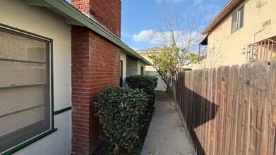 5655 Noel Dr, Unit 2x1 in Temple City, CA - Foto de edificio - Building Photo