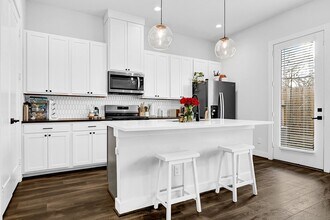 5733 White Magnolia St. in Houston, TX - Building Photo - Building Photo