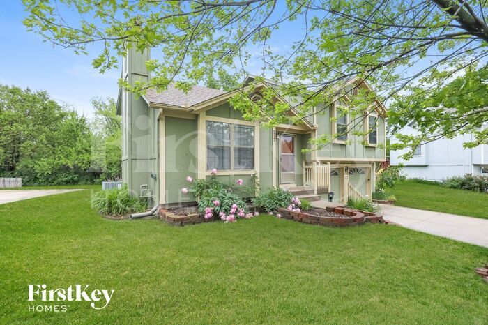 517 SE Onyx Dr in Lee's Summit, MO - Building Photo